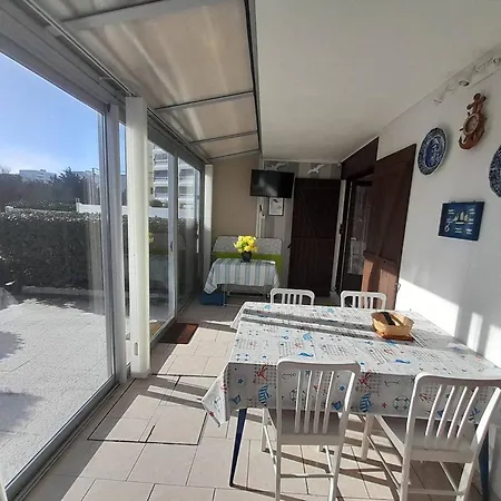 Rdc Avec Veranda Et Terrasse, Proche Et Commerces, Parking Privatif - Fr-1-324a-50 *