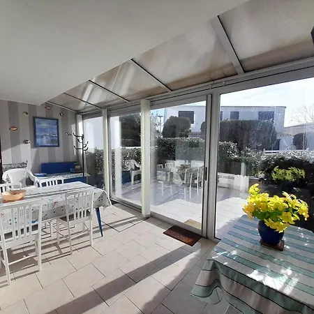 Rdc Avec Veranda Et Terrasse, Proche Et Commerces, Parking Privatif - Fr-1-324a-50 * Saint-Hilaire-de-Riez