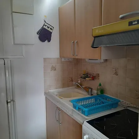Rdc Avec Veranda Et Terrasse, Proche Et Commerces, Parking Privatif - Fr-1-324a-50 Appartement